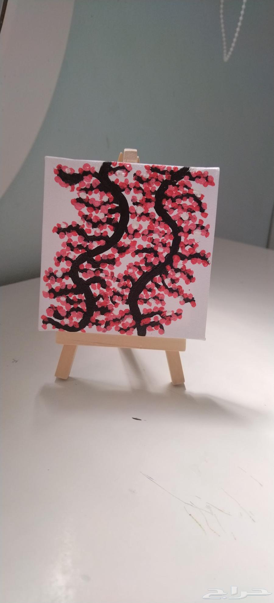 لوحه صغيره مرسوم عليها جذوع شجرة الكرز64574804311938112