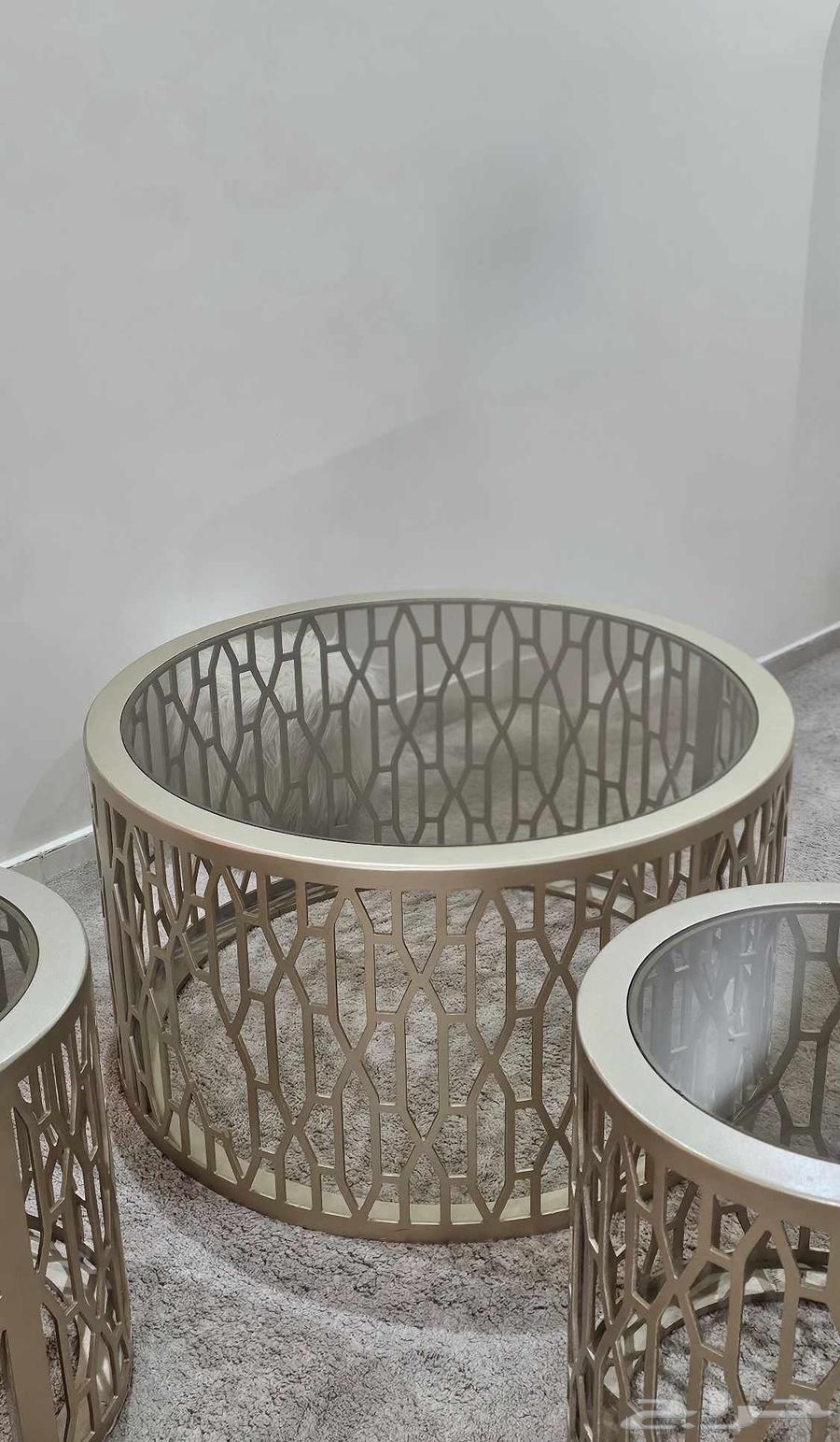 طاولات مستعملة للبيع. ب 200 ريال64578773067906111