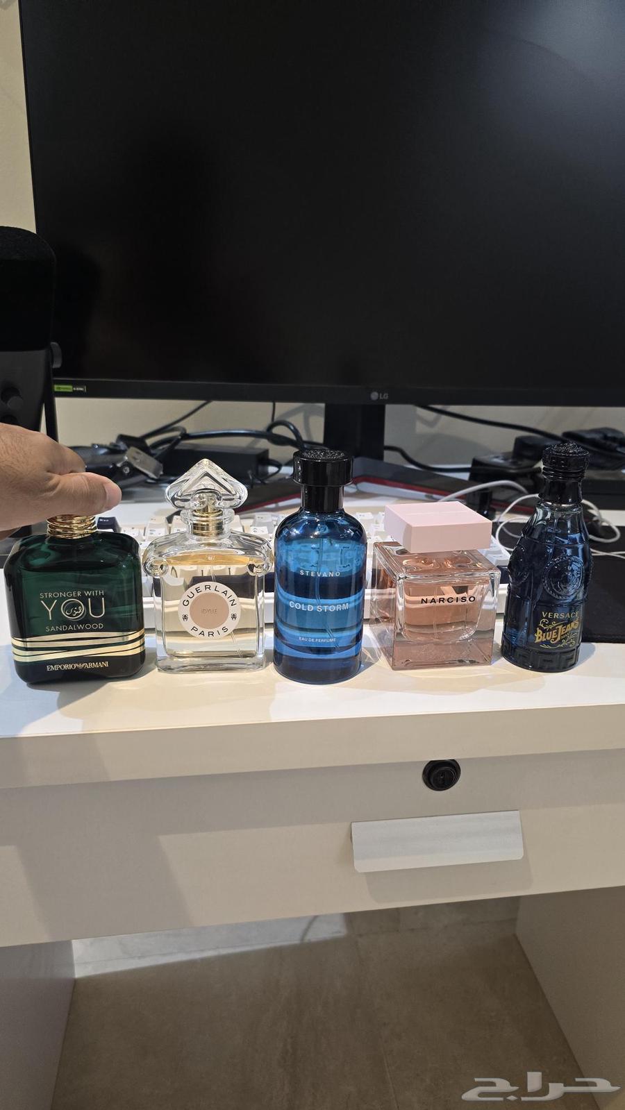 للبيع عطور مستخدمة شبه جديدة .64574411347075110