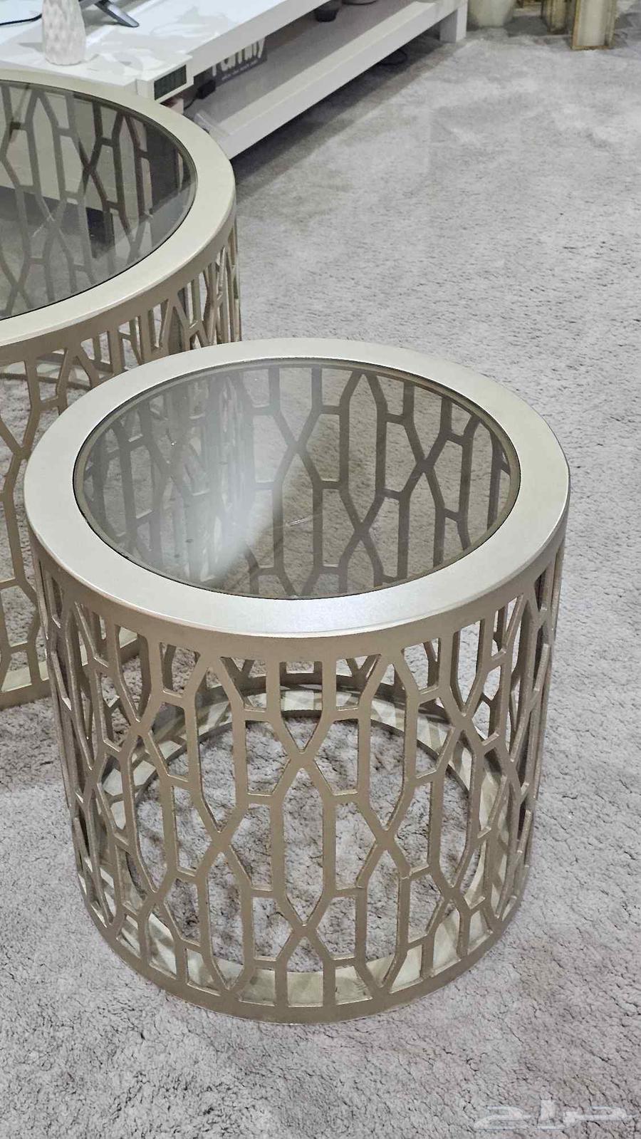 طاولات مستعملة للبيع. ب 200 ريال64578773067906113