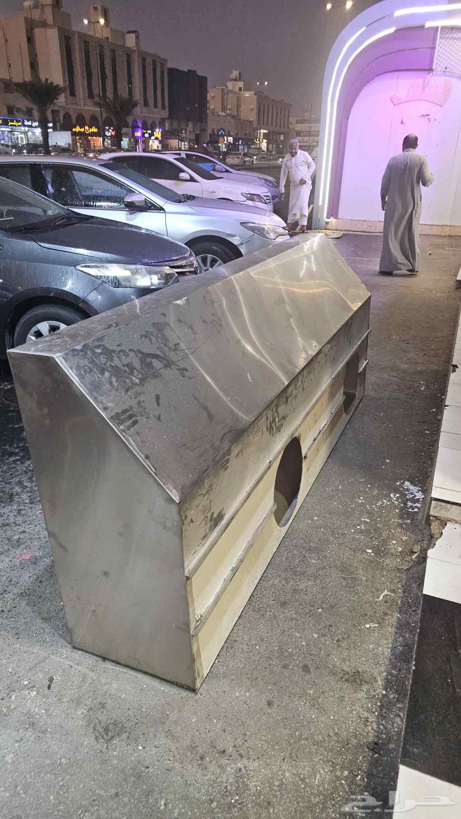 There are two hookahs for sale, the first one 3.100 and the second 2.50 with filters64577516155393110