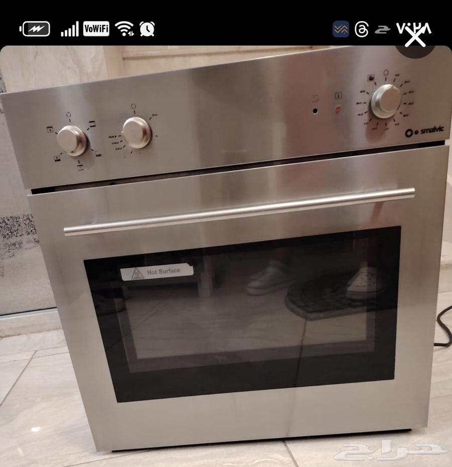 Computer table, oven, and other items64572934974593113