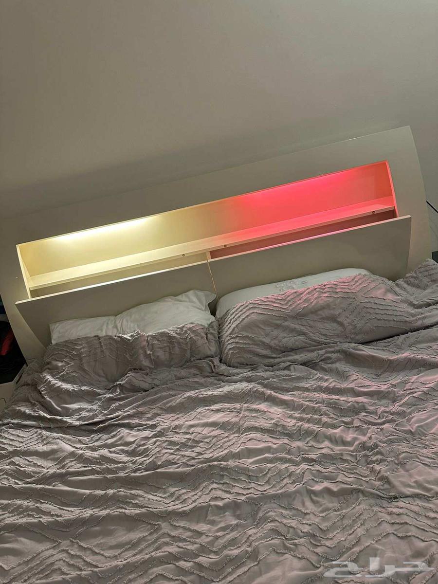 سرير كبير باضاءة خلفيه64574300038017112
