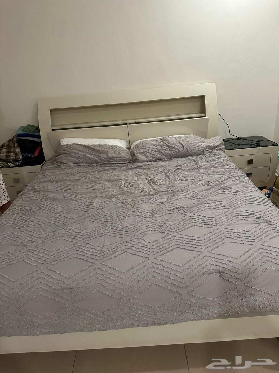 سرير كبير باضاءة خلفيه64574300038017113