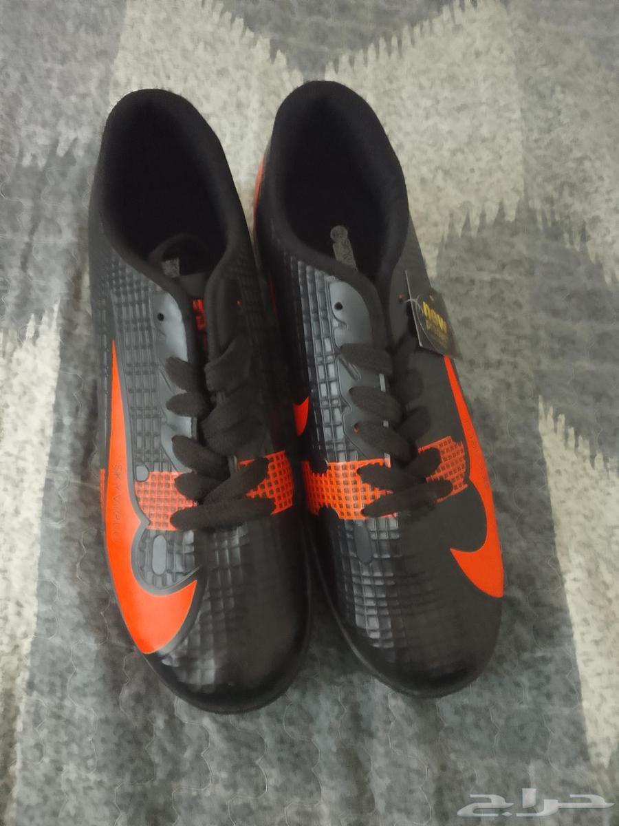 شوز ايداس مستخدم نظيف للبيع مقاس 42شوز شبيه نايك مقاس 4164577332408579111