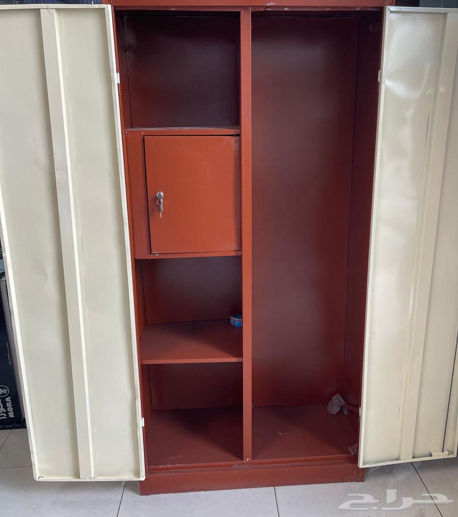 دولاب بابين موجود حديد.64577656926465111