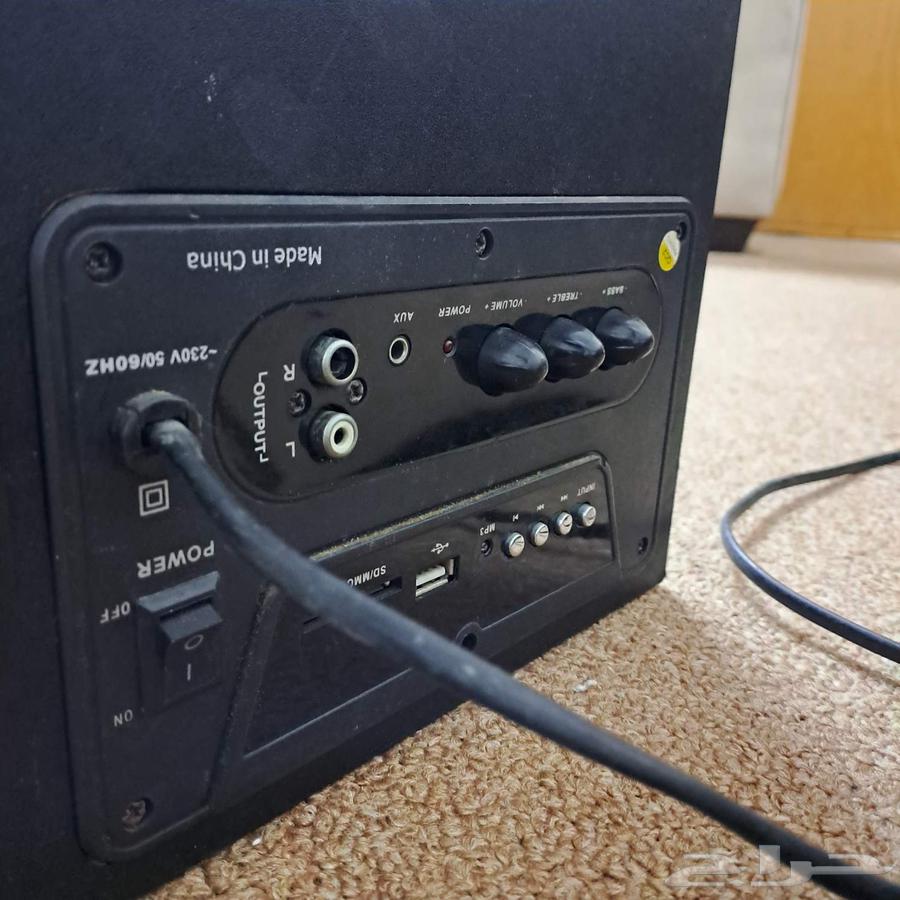 Studio headphones with audio control64574103174402112