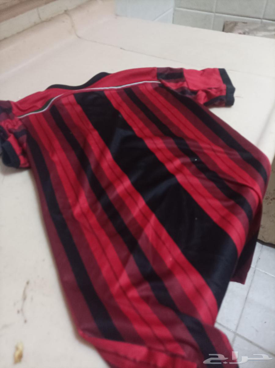 طقم اسي ميلان الإيطالي عام 199864578619173251110