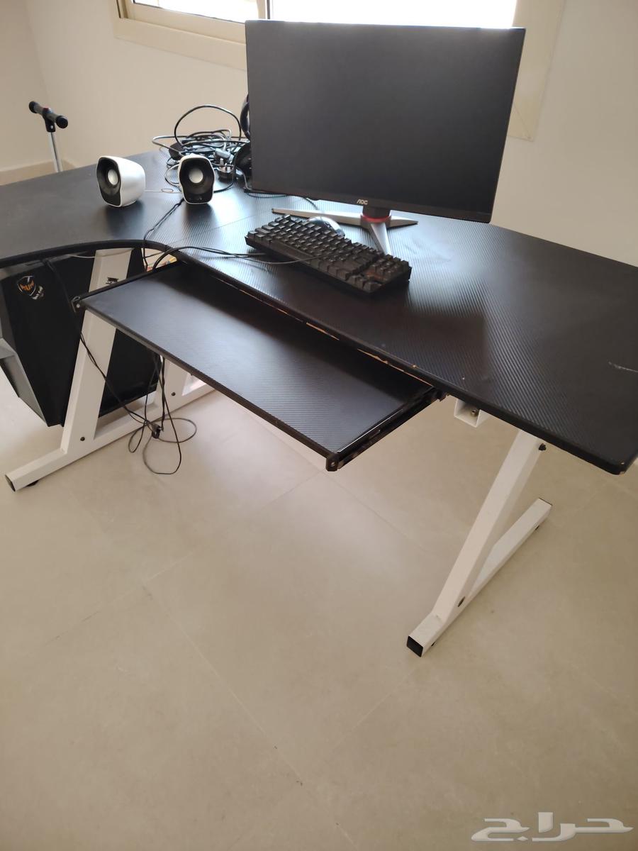 Computer table, oven, and other items64572934974593112