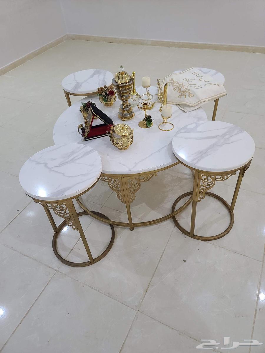 للبيع طقم طاولة مجلس نقشت ليزر واربع طاولات خدمه جديدة فقط ب64575224061057113