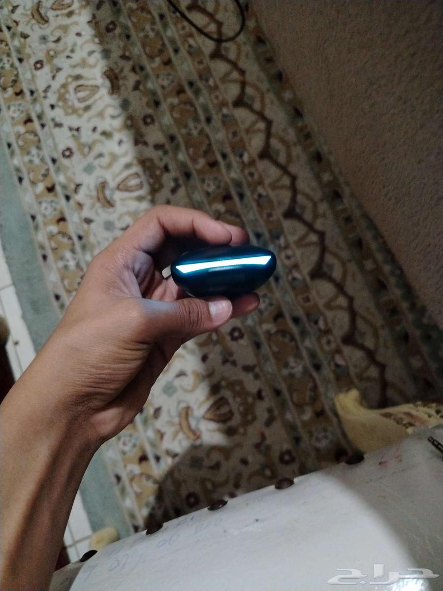 سماعه بلوتوث تضيء من الامام ابيض وعند الشحن تنير احمر64575503649539111