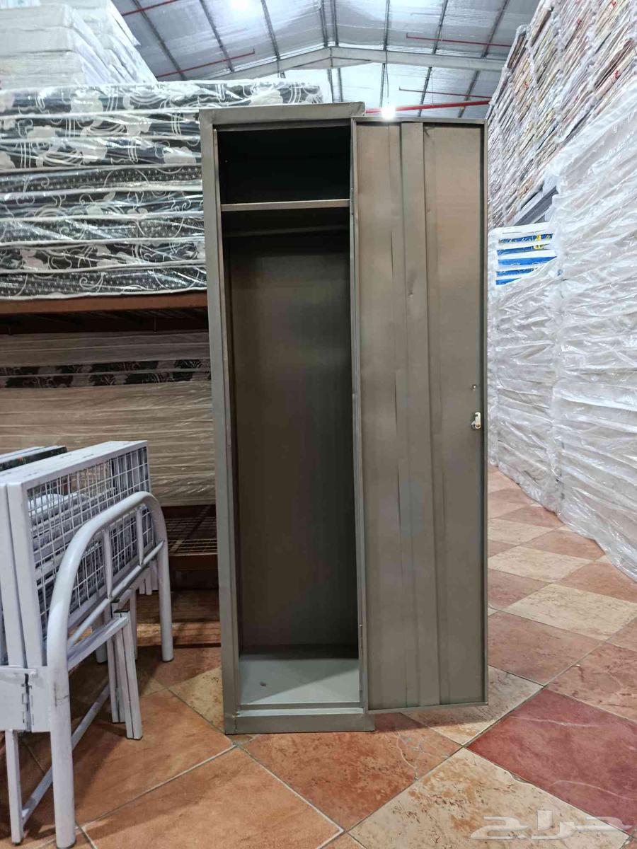 دولاب بابين موجود حديد.64577656926465114