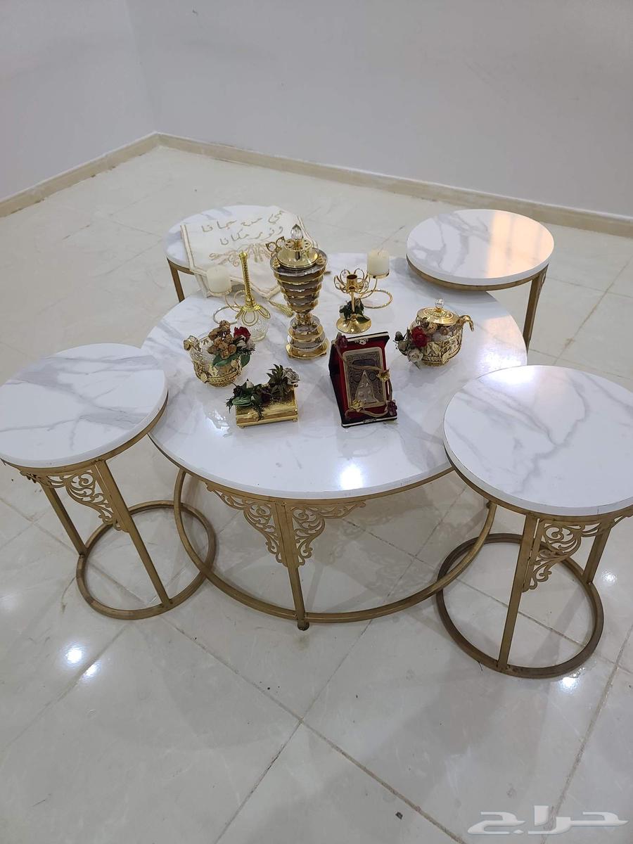 للبيع طقم طاولة مجلس نقشت ليزر واربع طاولات خدمه جديدة فقط ب64575224061057110