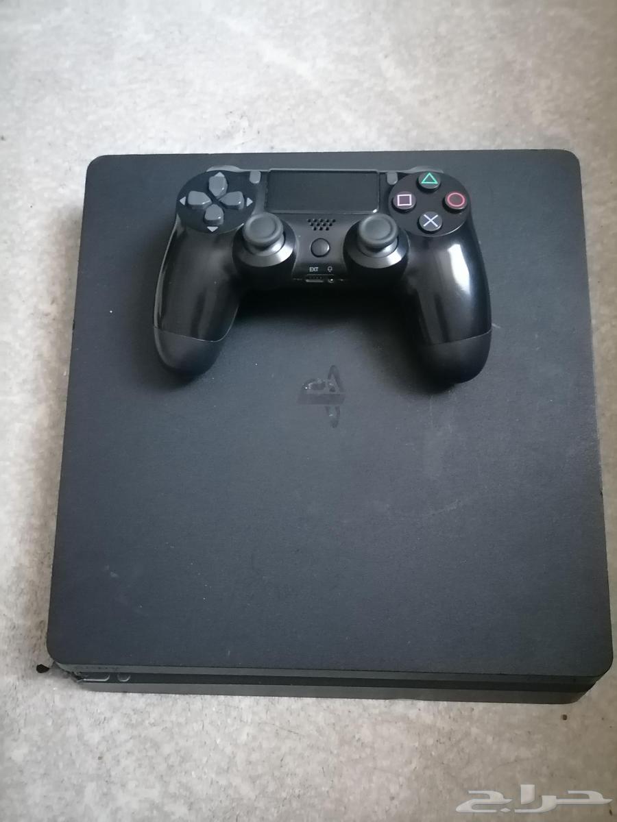 PlayStation 4 with controller in good condition64575959801473110