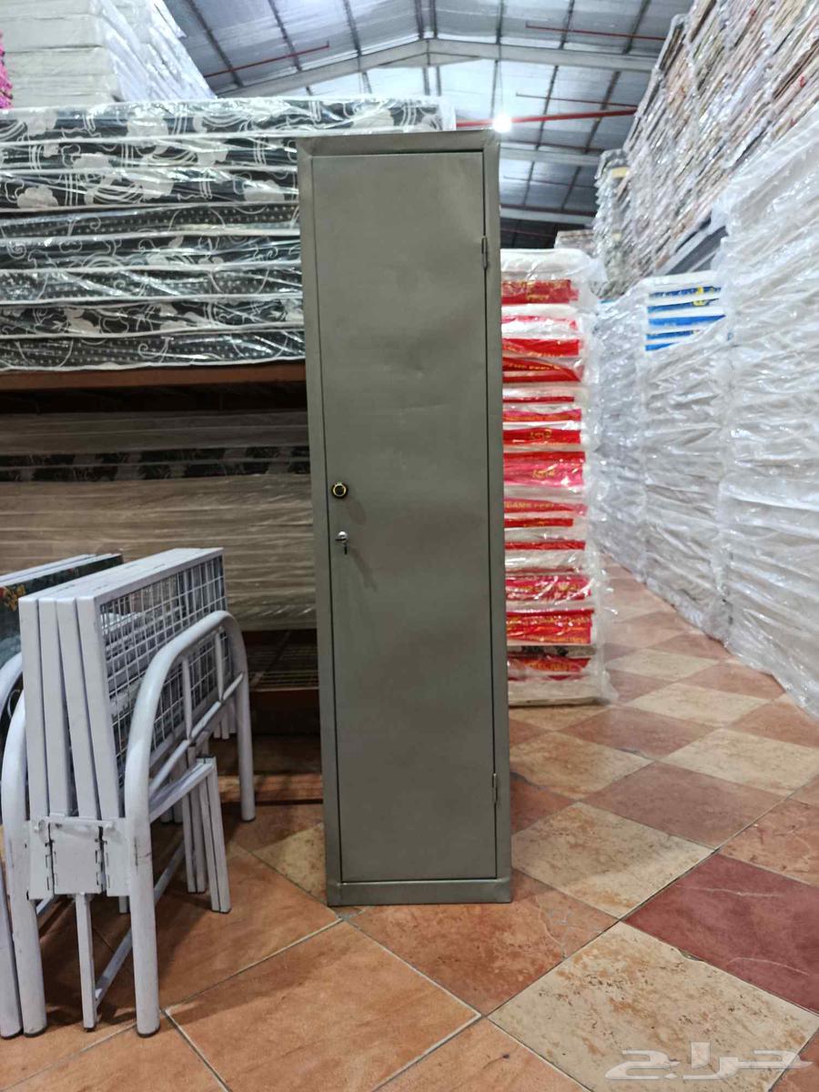 دولاب بابين موجود حديد.64577656926465113