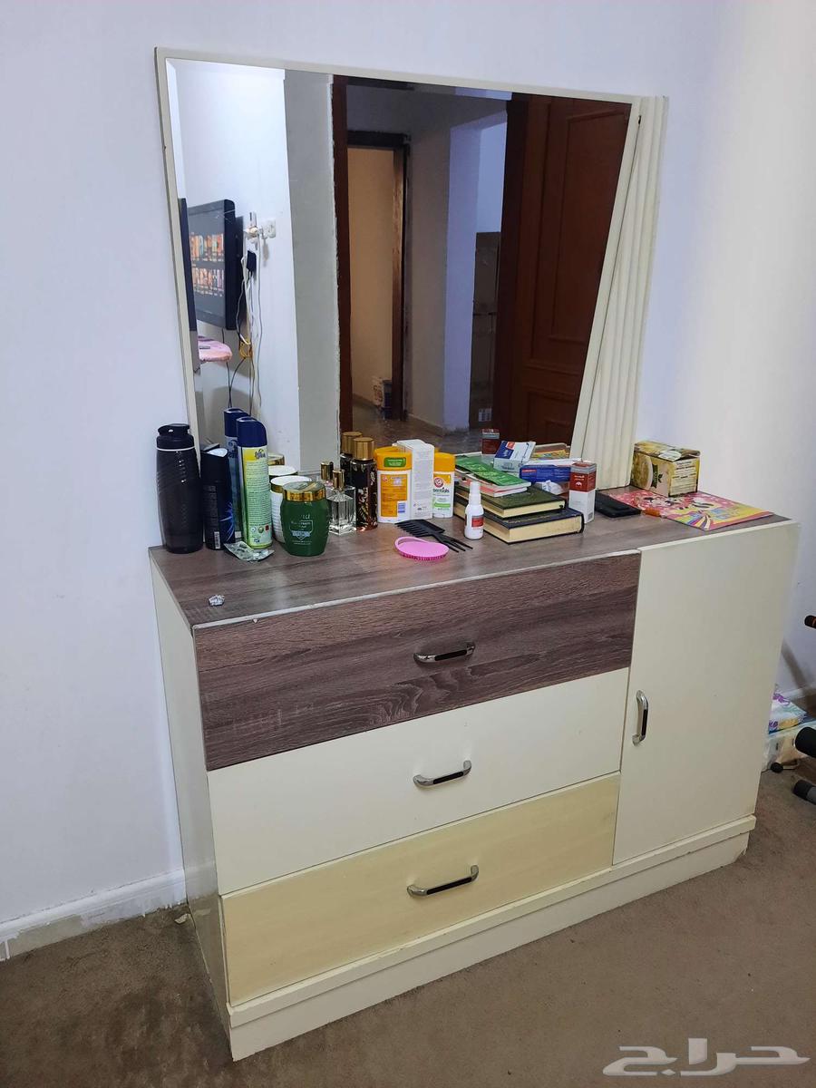 أغراض للبيع غرفة نوم مع مكيف و2 مكنسة64571957848323113