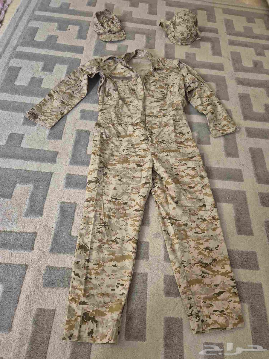 军用连体服，带帽子和头盔64563345137411110