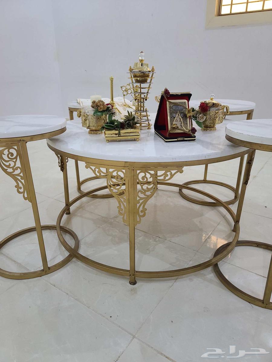 للبيع طقم طاولة مجلس نقشت ليزر واربع طاولات خدمه جديدة فقط ب64575224061057111