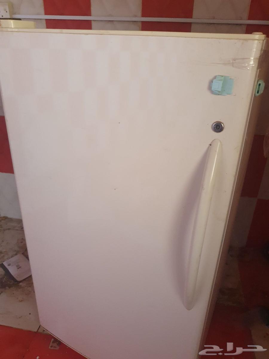 للبيع مستعجل فريزر ومكيف مركزي ومغسلة مع مرايه وباب حديد64573376160259114