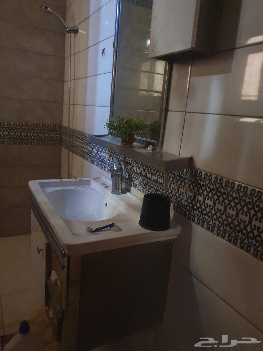 للبيع مستعجل فريزر ومكيف مركزي ومغسلة مع مرايه وباب حديد64573376160259110