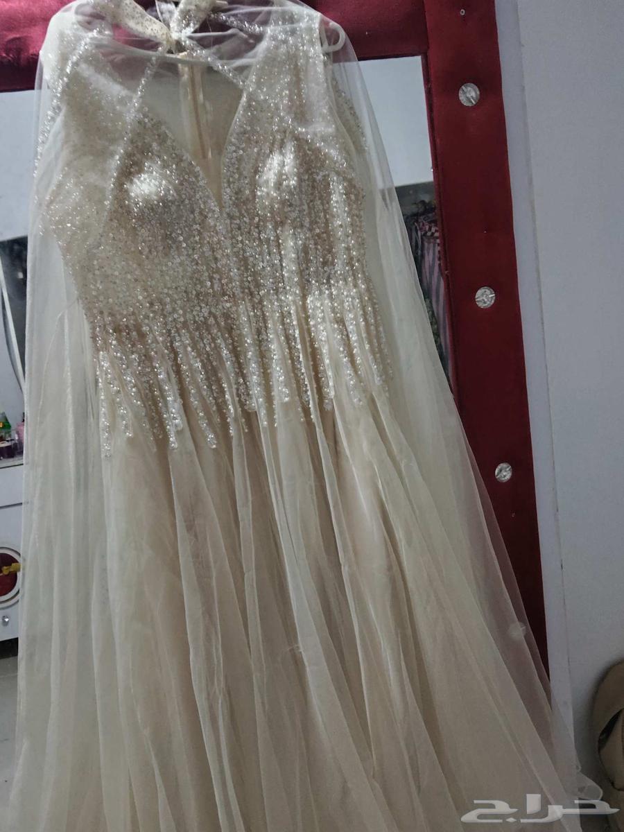 فستان جديد لبسته مره وحد مع جزمه وشنطه ل يجي الا الصامل64572438146689113