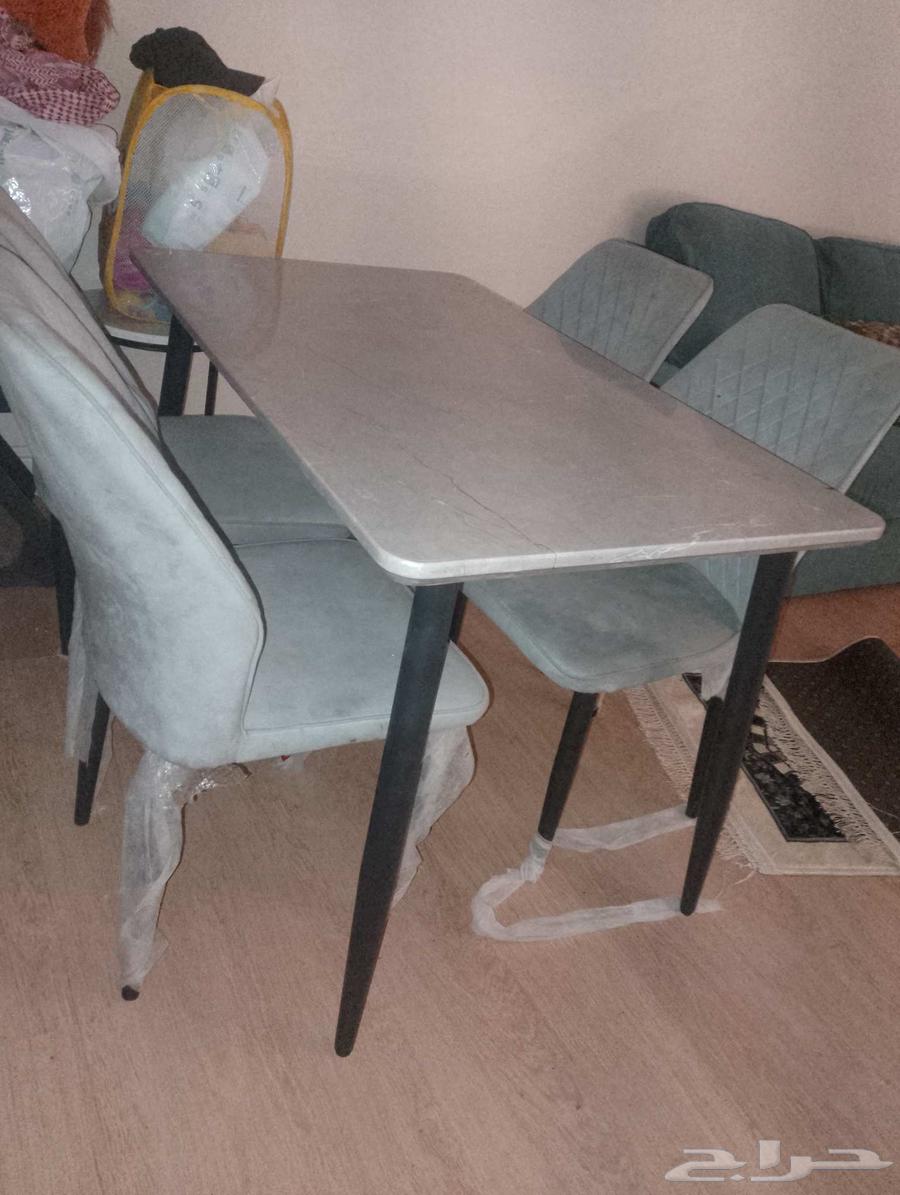 New dining table with four chairs, never used64572705830787110