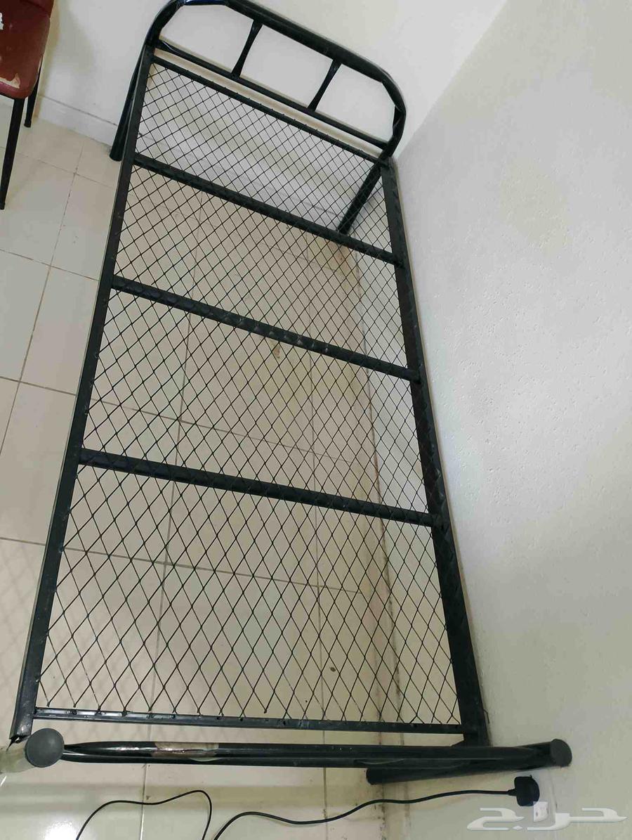 Iron bed with fiber mattress in excellent condition with small desk64557099558529113
