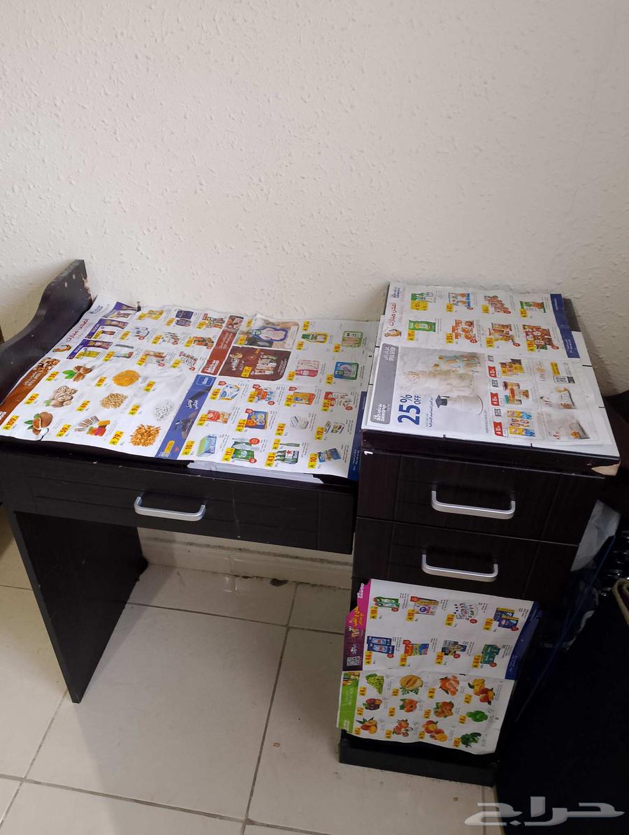 Iron bed with fiber mattress in excellent condition with small desk64557099558529110