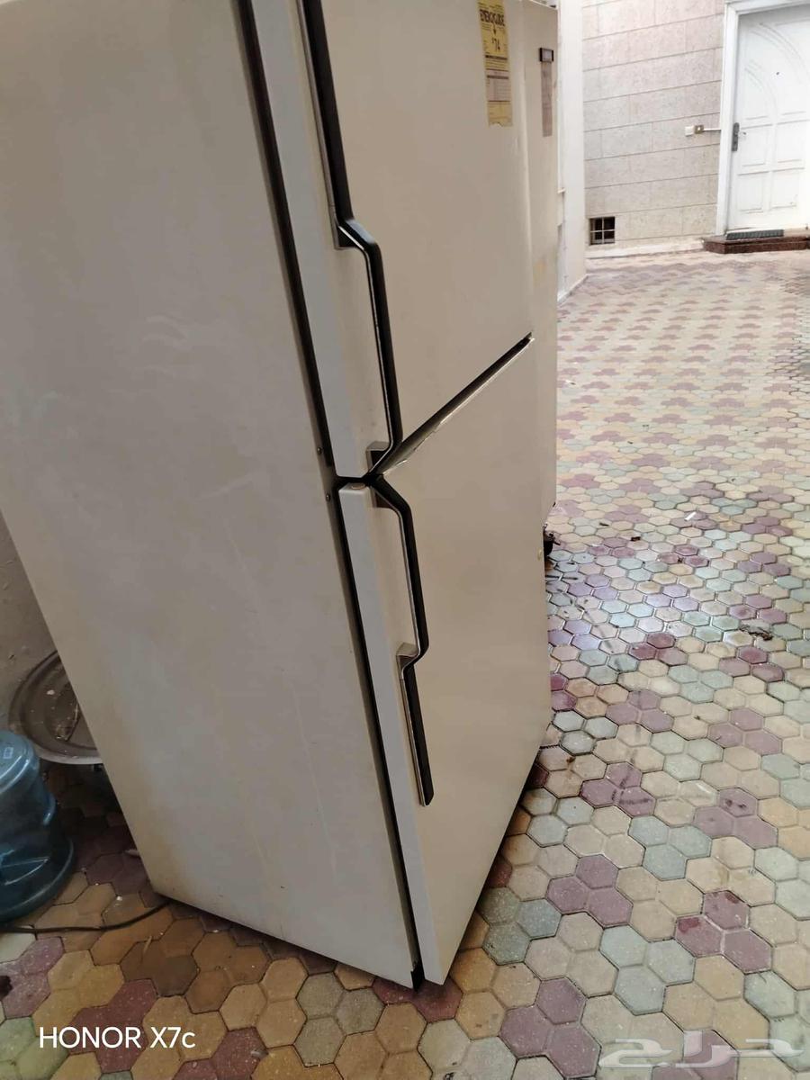 يوجد ثلاجه للبيع نظيفه مره64572786805761110