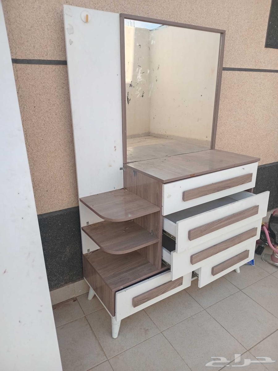 تسريحه للبيع.64575559571202110