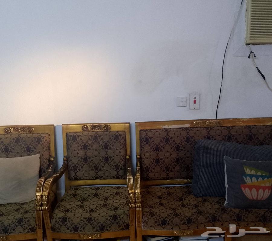 للبيع طقم كنب مع طوله تليفزيون جديده وطوله ثانيه64577064399619111