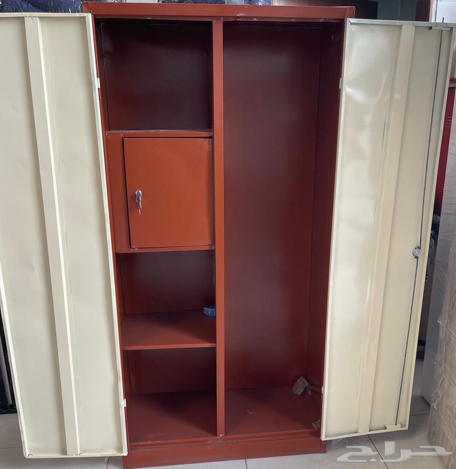 دولاب بابين موجود حديد.64577656926465112