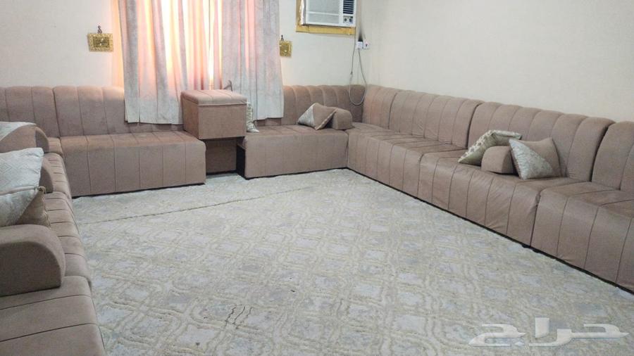 عدد 4 مكيفات. ثلاجه كبيره وفرن وعدد 2 أسطوانة غاز فر غساله 164573964229250111