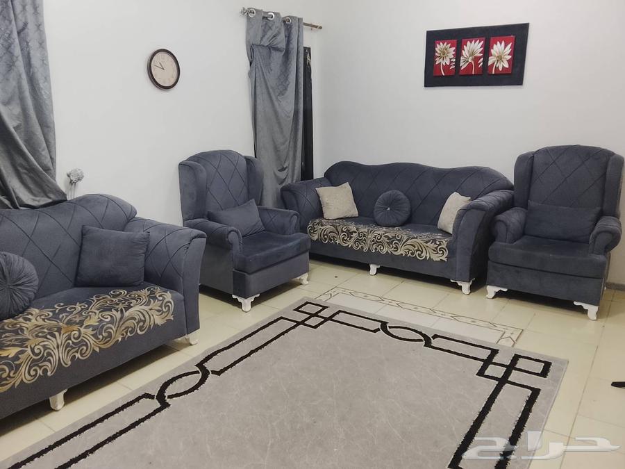 كنب مستعمل نضيف للبيع مع الستارة64579340849793111