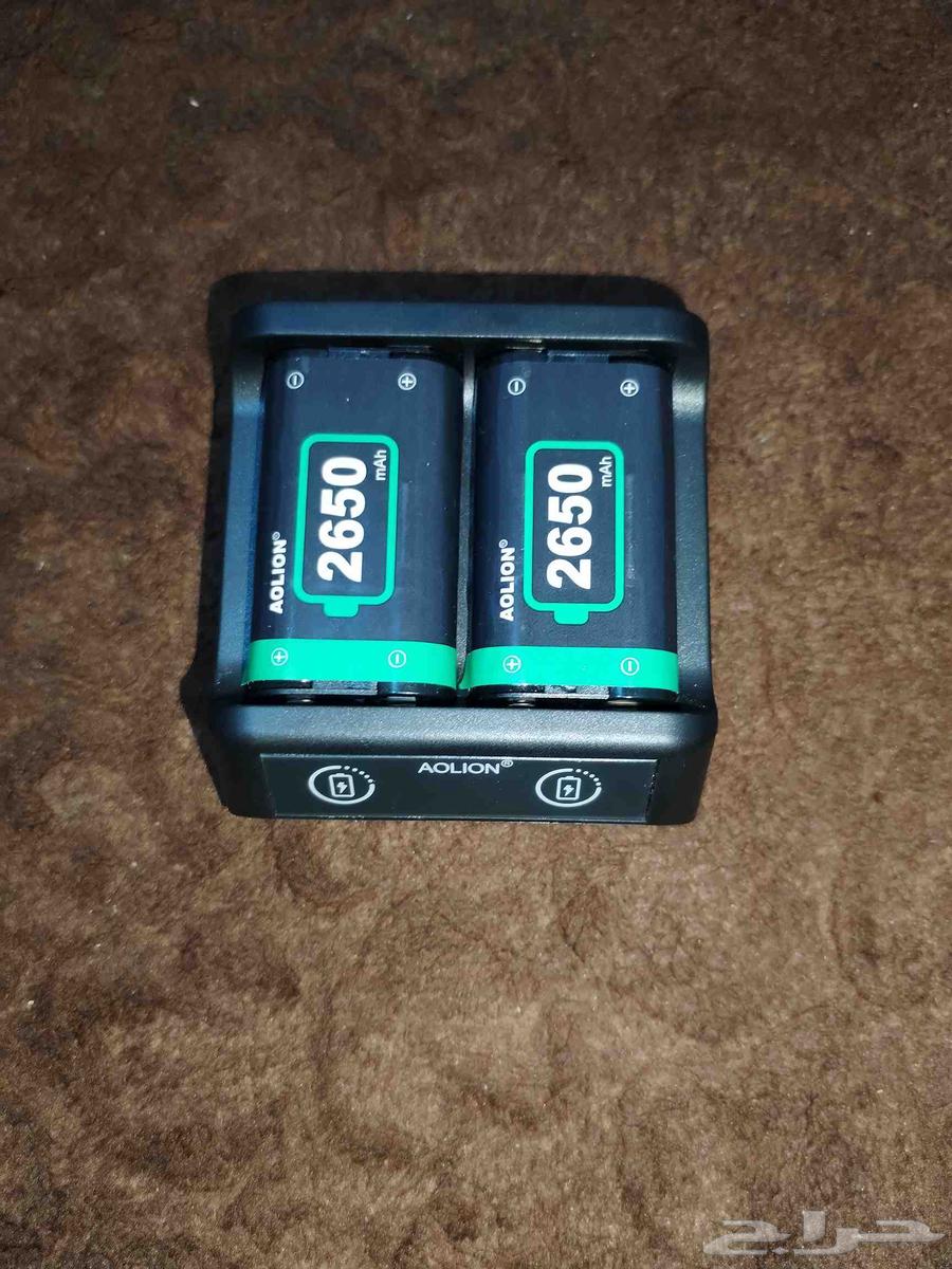 New Xbox controller with battery and battery charger64575419849091114