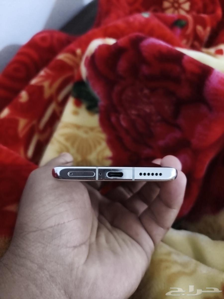 هواوي بي 50 برو حالة مستعملة ولكن مع علبة الهاتف الجديدة والشاحن64576841352065114