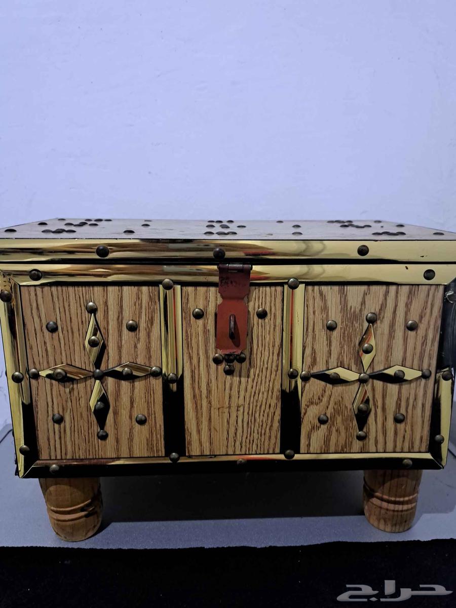 صندوق خشبي صغير64576520742657110