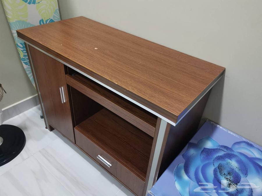 طاولة مكتب زاوية مجلس بحالة جيدة64577866240898113