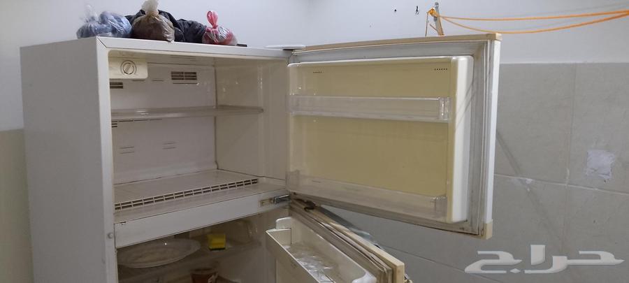 ثلاجه شبه جديد يحتاج لها تصليح فقط64576353615619111
