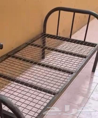 سرير حديد نضيف للبيع64571908789762110