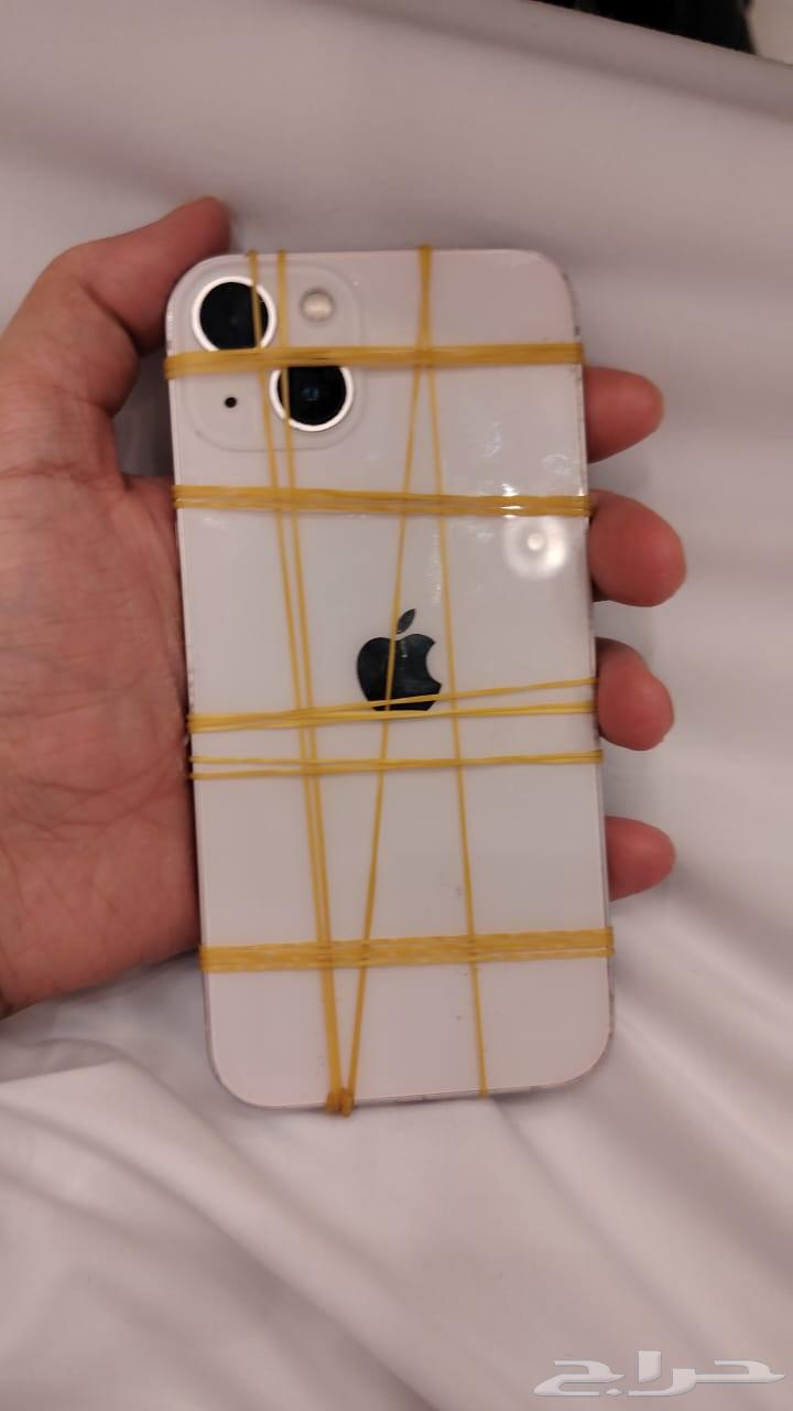 ايفون 13 لون ابيض مايل للوردي معه حمايه64579340866178111