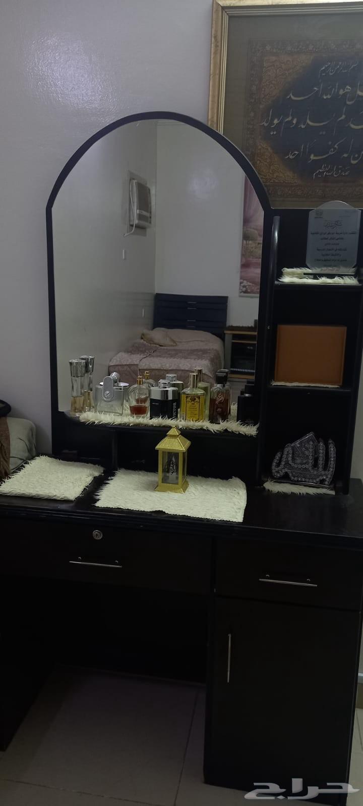 غرفة نوم سرير نفر وسرير نفر ونص ودولاب وتسريحة وعلاقة ملابس64577008618881113