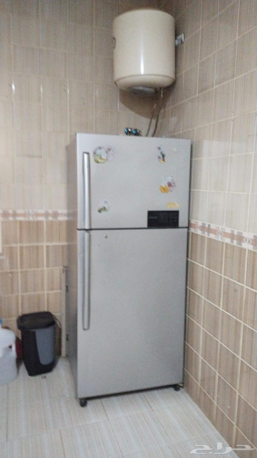 عدد 4 مكيفات. ثلاجه كبيره وفرن وعدد 2 أسطوانة غاز فر غساله 164573964229250113