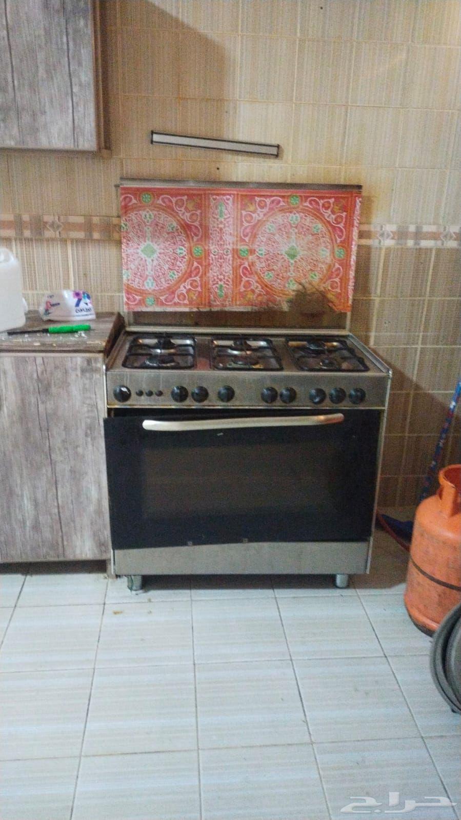 عدد 4 مكيفات. ثلاجه كبيره وفرن وعدد 2 أسطوانة غاز فر غساله 164573964229250114