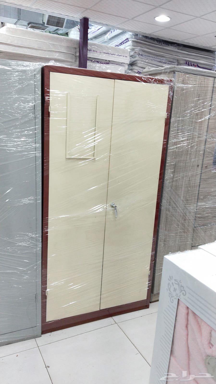 دولاب بابين موجود حديد.64577656926465110