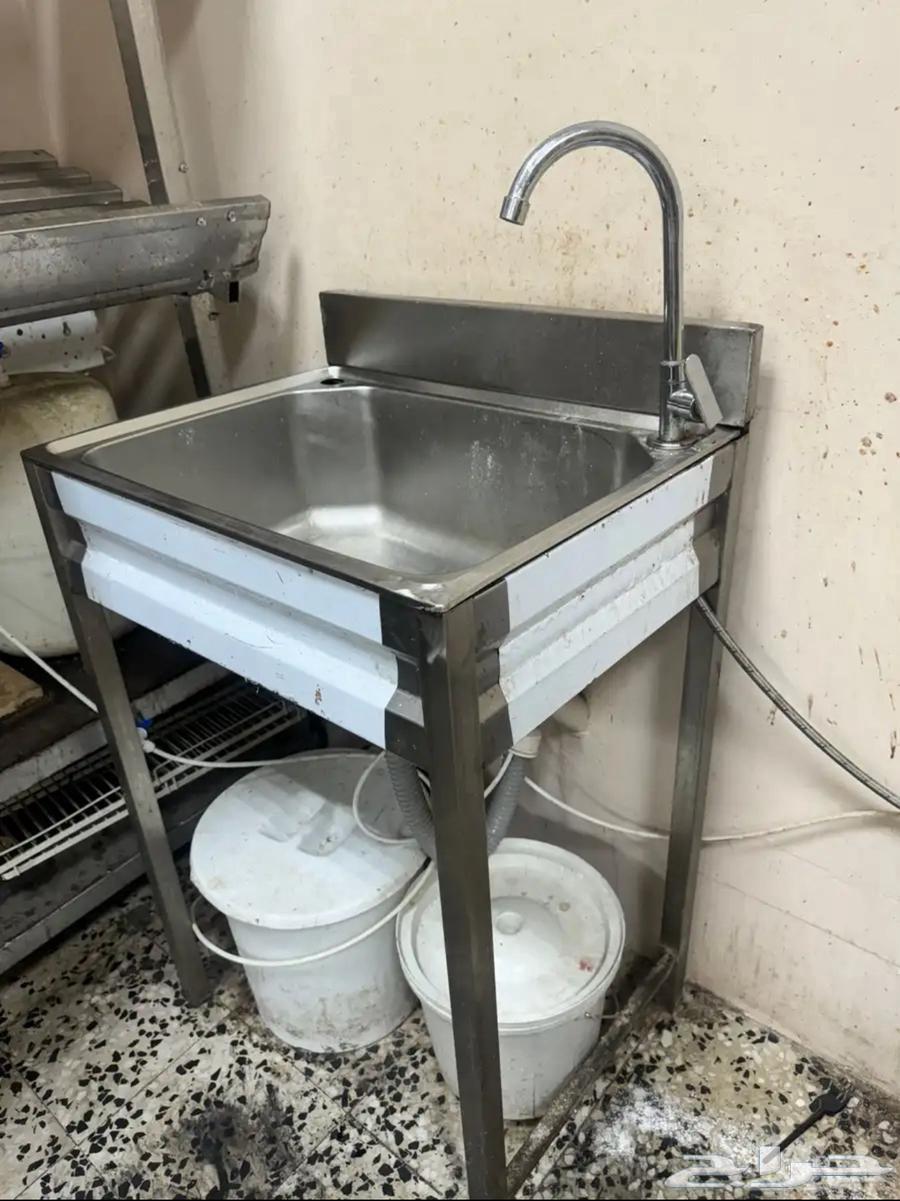 عدة مطعم متكامله للبيع بسعر مناسب قطاعي وشامل64566948743682114