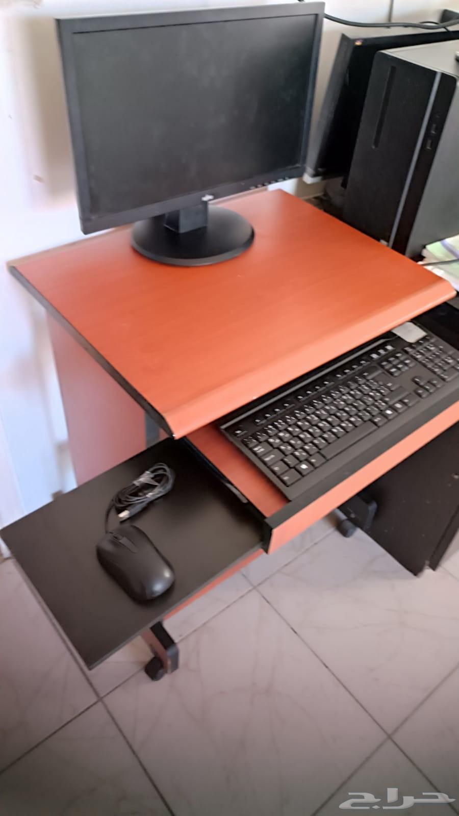 Computer with table and accessories64577276209923112