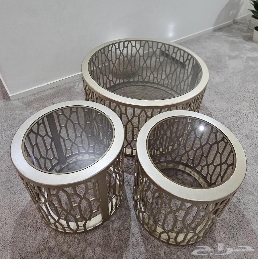 طاولات مستعملة للبيع. ب 200 ريال64578773067906110