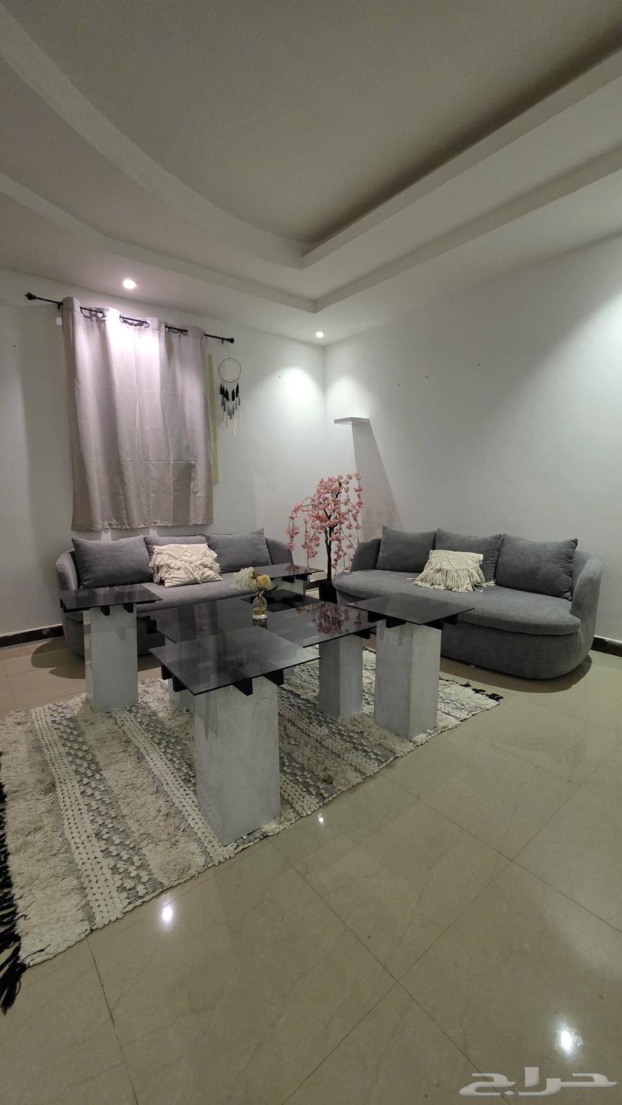 Writers and a table64587034774530112