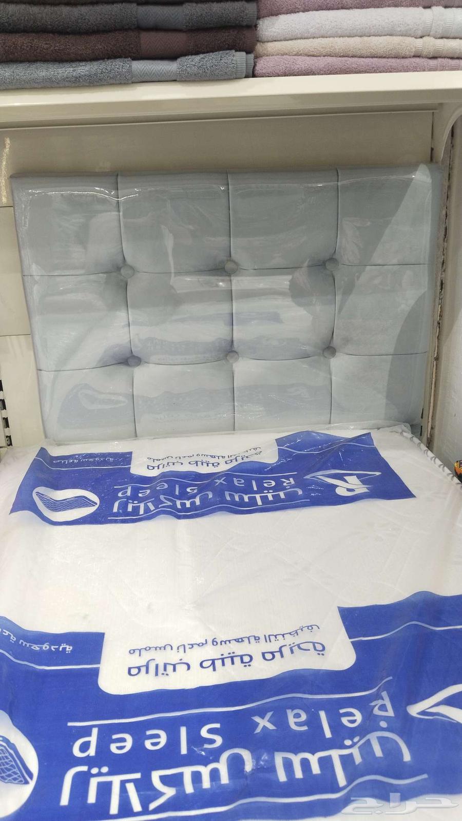 Bed with a backdrop64585210572290111